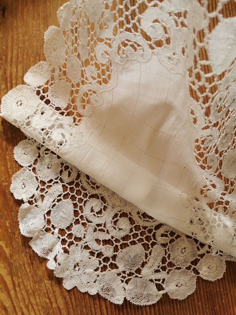 アンティークブルージュ草花紋ボビンレース ラージオーバル梯子刺繍リネンドイリー