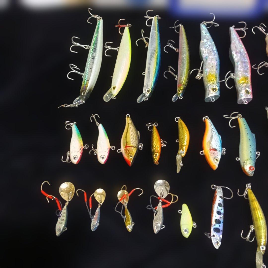 111ミノー・プラグルアーセット 収納ケース付き.３３点