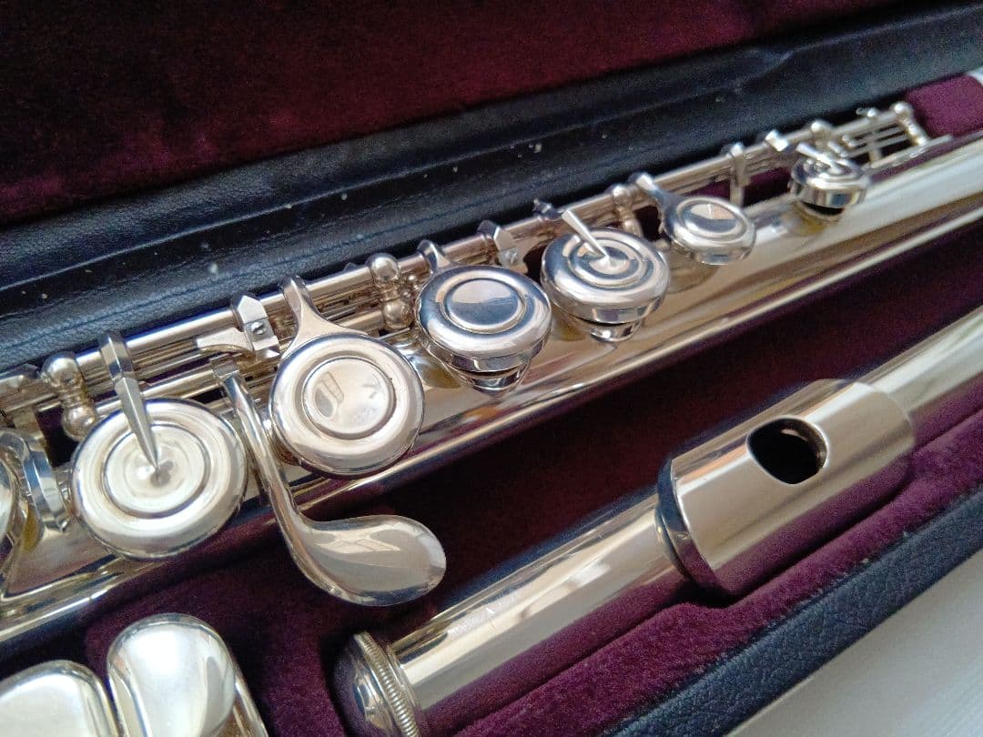 ♦美品♦現行モデル【頭部管銀製】ヤマハフルート YFL312