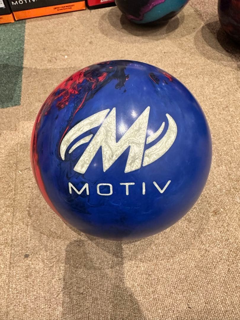★美品★モーティブ　プライドリバティ　ボウリングボール　15ポンド