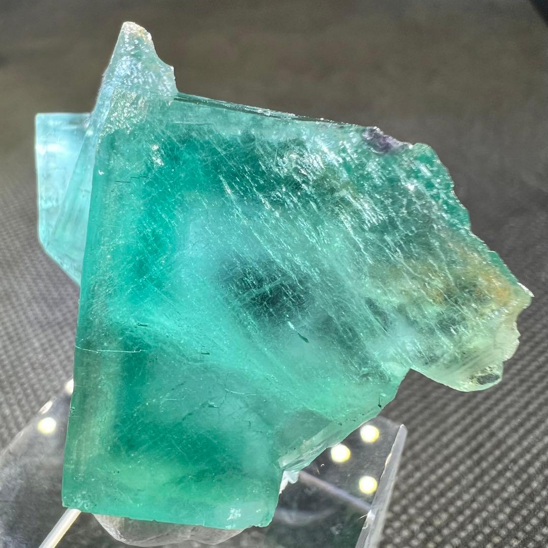 ヤオガンシャン産　「碧色」「ピクルスグリーン」フローライト　ゾーニング