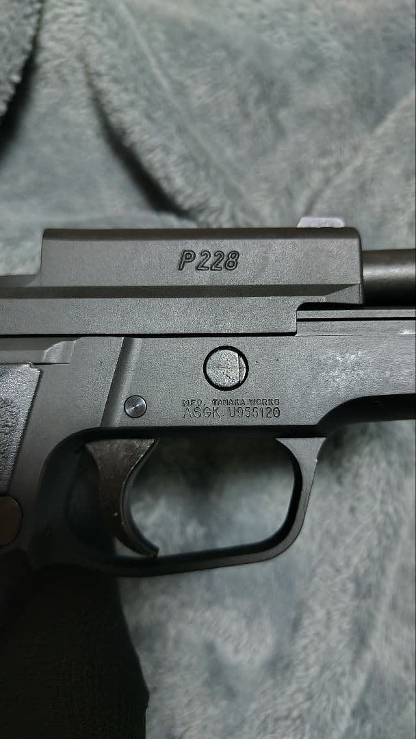 タナカ p228HW POLIZEI（スイスポリスver.）予備mg付 ガスブロ