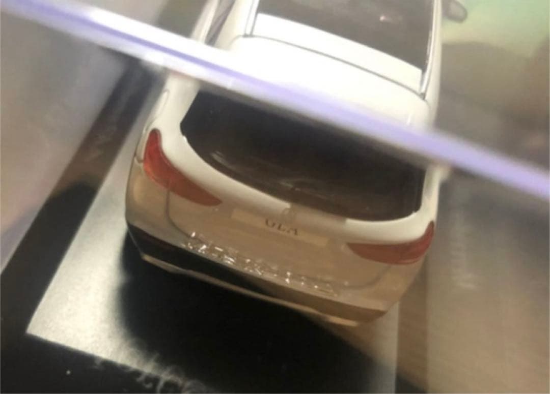 メルセデス　ベンツ　GLA 1/43 ミニカー　白　正規品　ディーラー購入