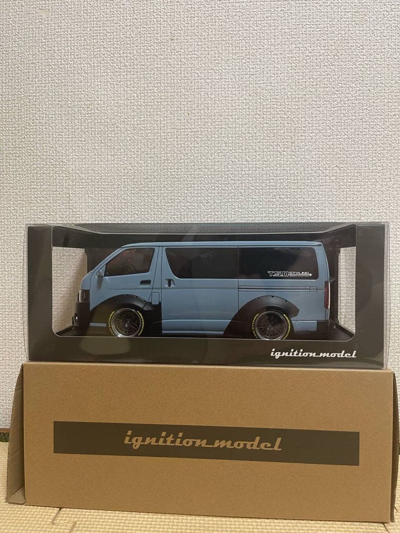 ignition model ミニカー 青 HIACE ( ハイエース)