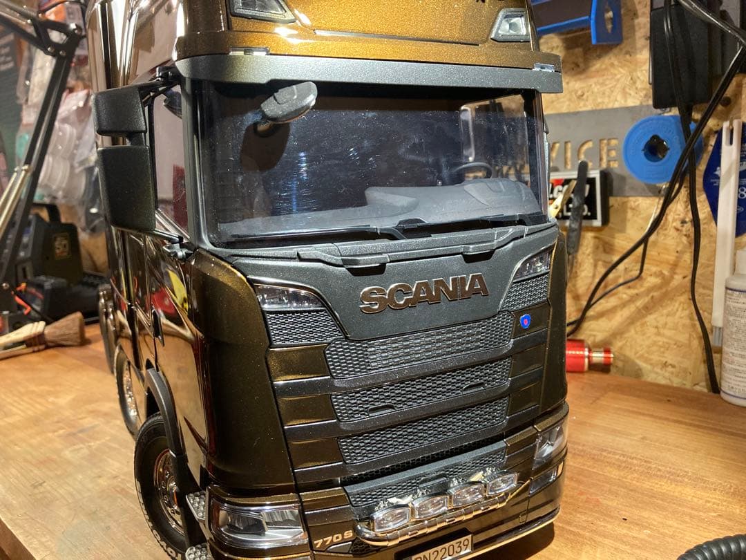 タミヤスカニア8×4  B09マラケシュブラウンウレタン鏡面塗装仕上げ