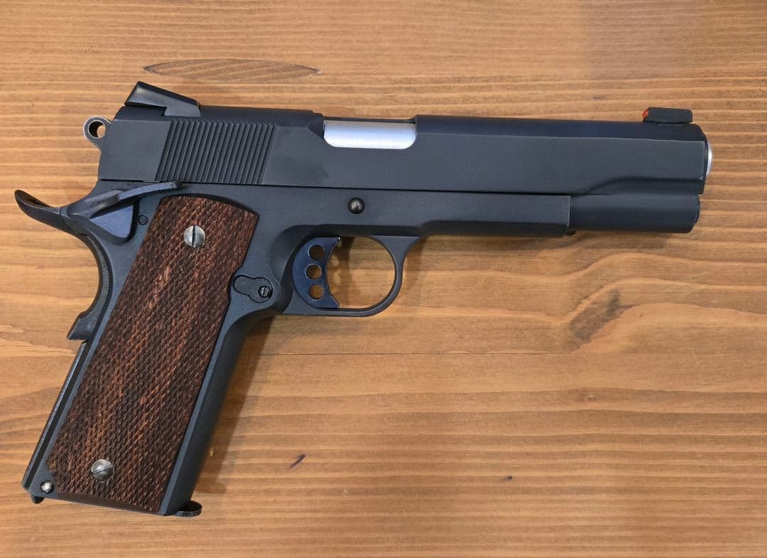 バイオハザード8 ヴィレッジ「 M1911 」東京マルイ MEUピストル