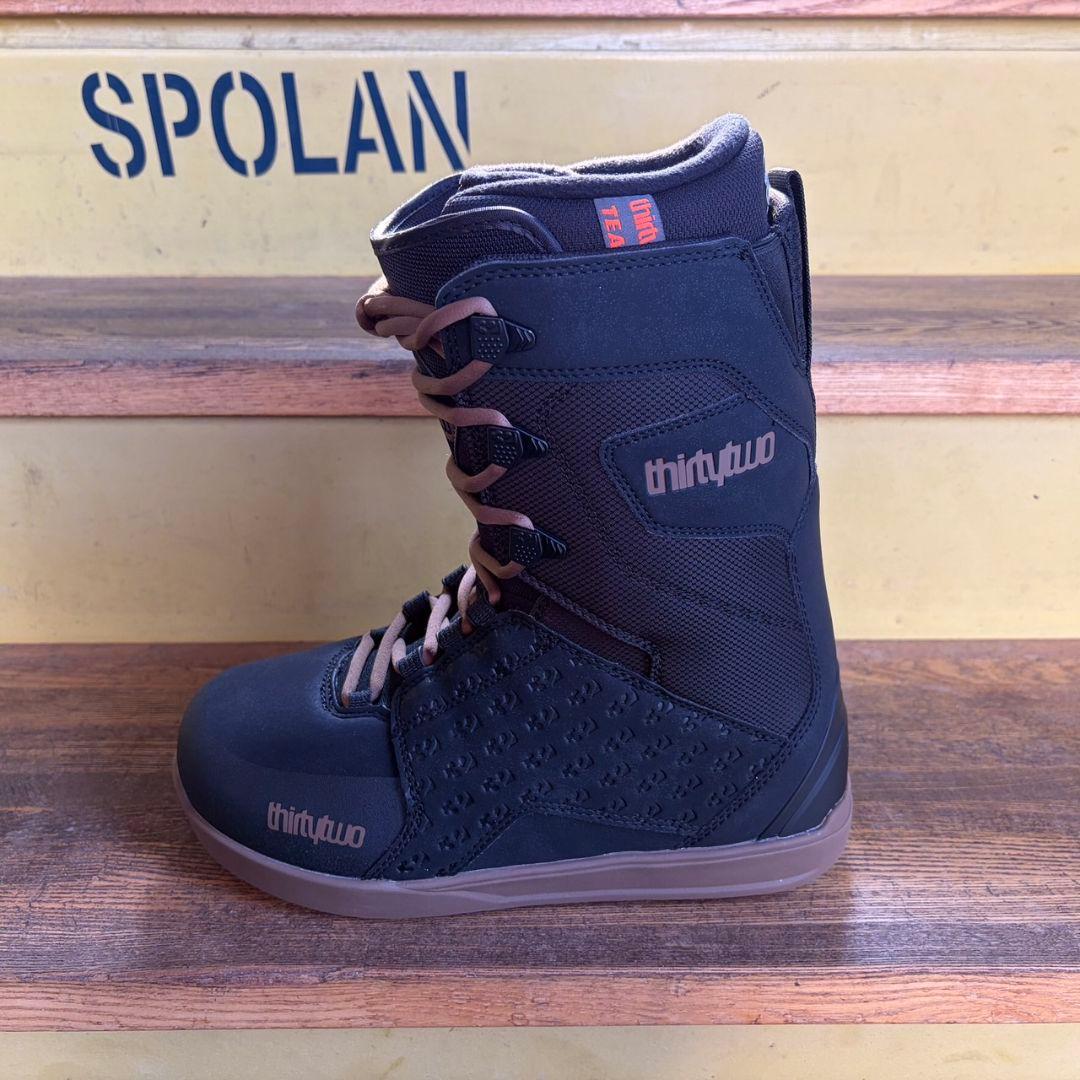 THIRTYTWO 2026 【LASHED】BLACK/GUM 26.5cm