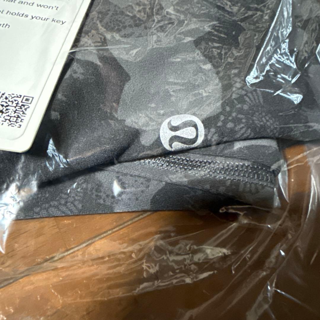 ルルレモン　ブラックカモフラージュ ヨガパンツ　サイズ4