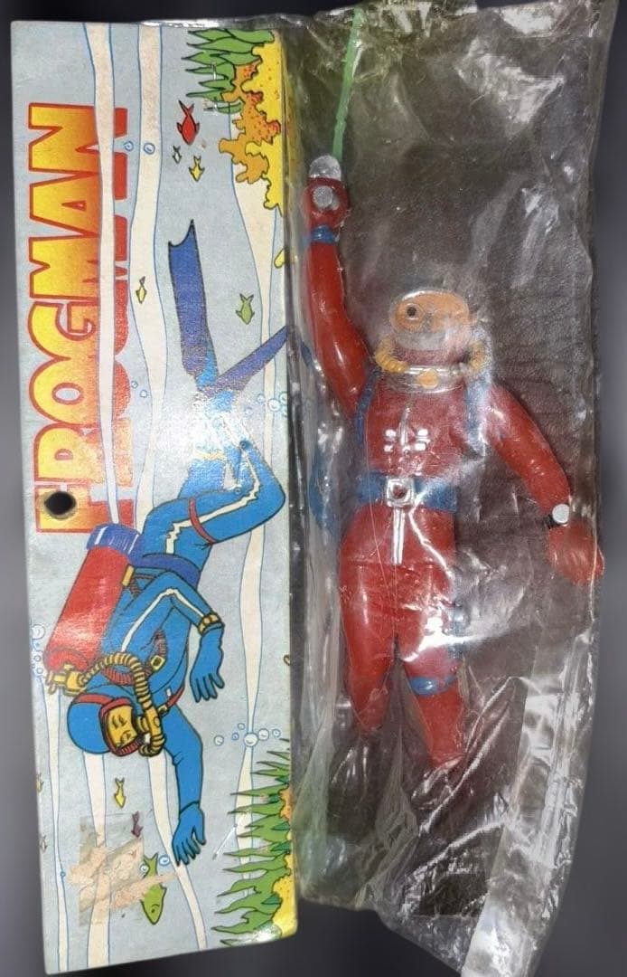 昭和時代に販売された ソフビ「Frogman」の赤いダイバーのフィギュア