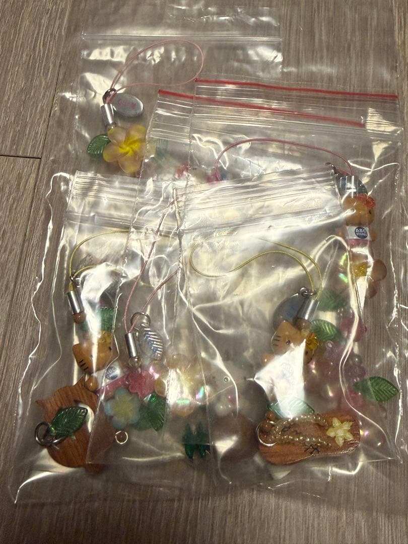 ご当地　日焼けkitty白キテイ 根付けマスコットキーホルダー