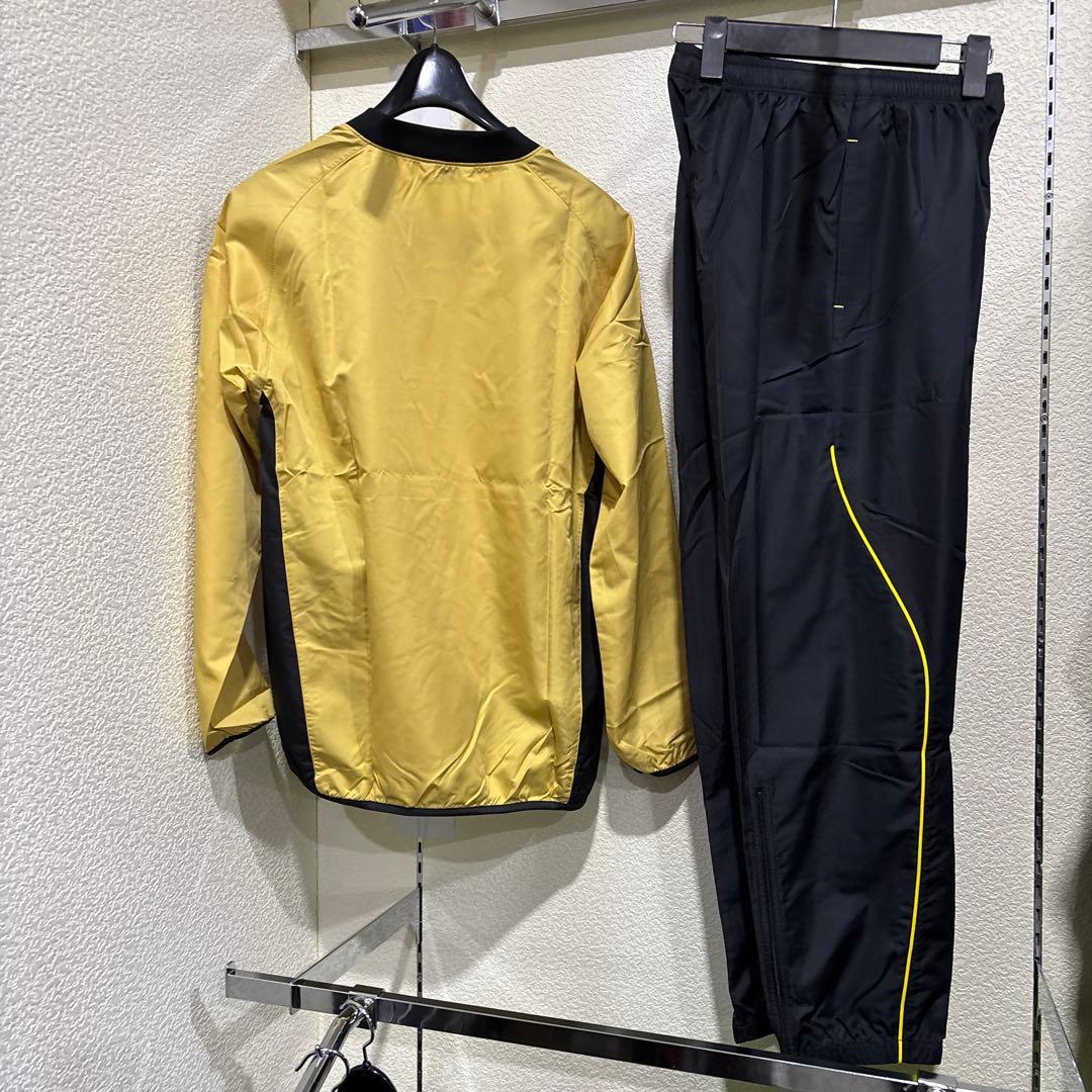 サッカーアシックスフットボールギア新品