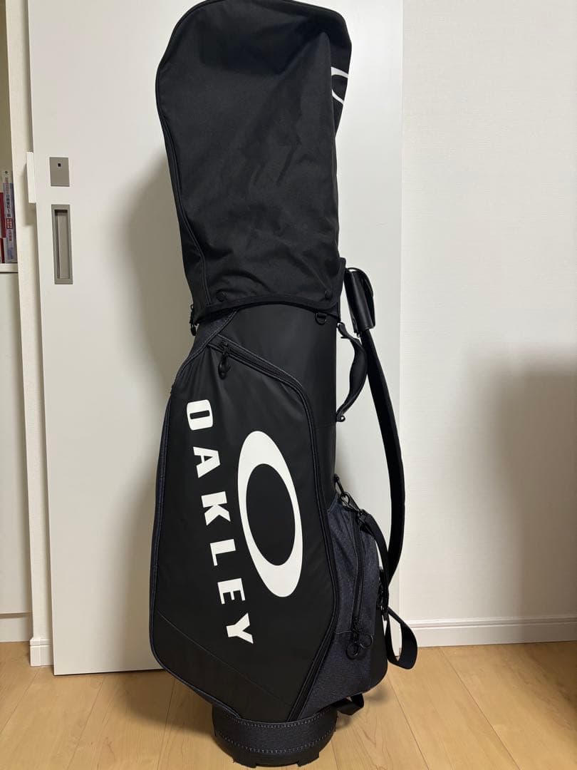 【美品】OAKLEY ゴルフバッグ・キャディバッグ ブラック