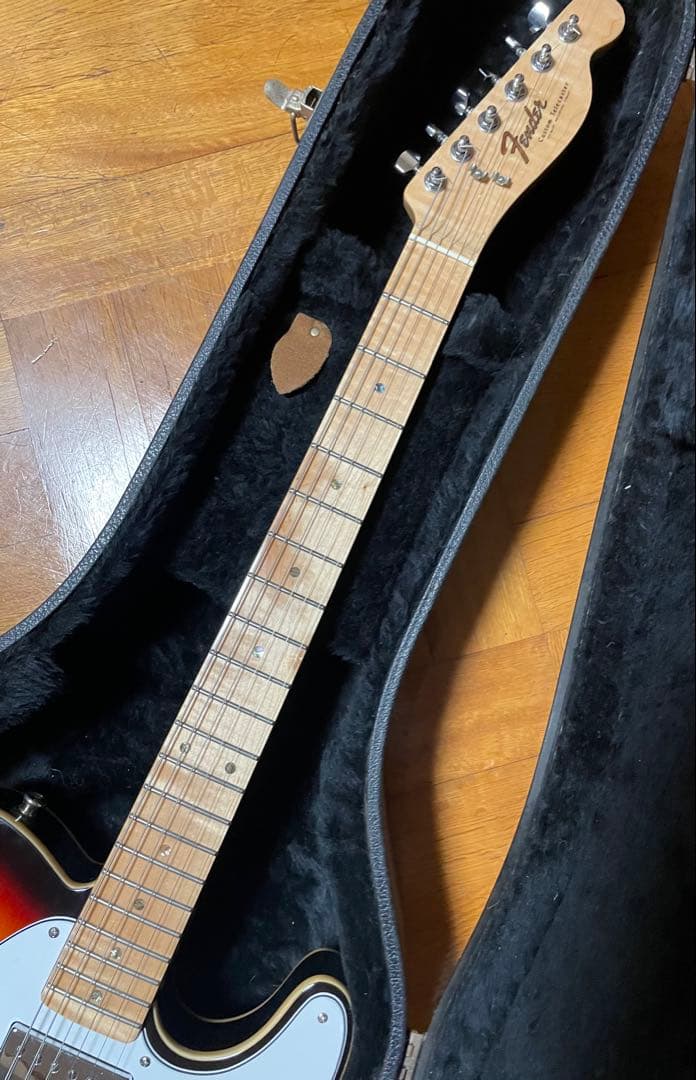 テレキャスターカスタムモデル、Bigsby B5トレモロアーム付き。