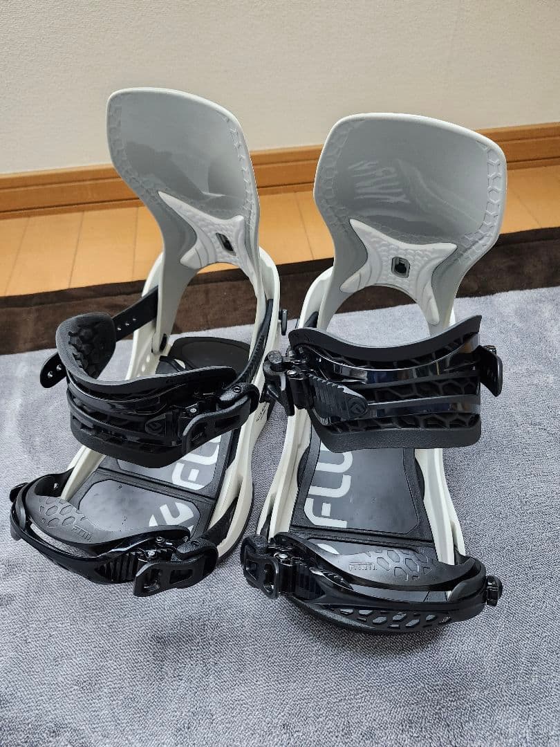 FLUX CV ビンディング ホワイト/ブラック