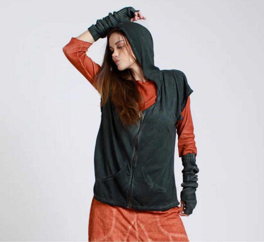 新品　サルセーション　パーカー