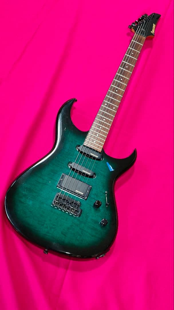 FERNANDES エレキギター グリーン綺麗なグリーン系の色です