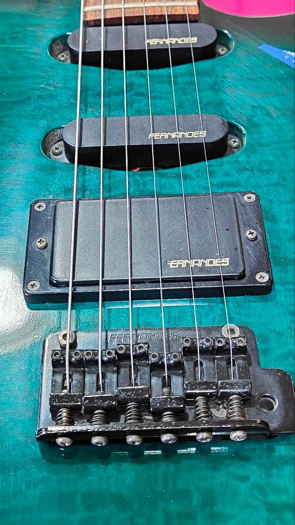 FERNANDES エレキギター グリーン綺麗なグリーン系の色です