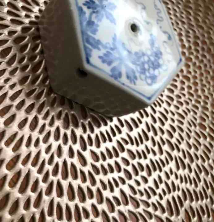 李朝白磁染付　葡萄文水滴　韓青　書道具　美術品　古美術