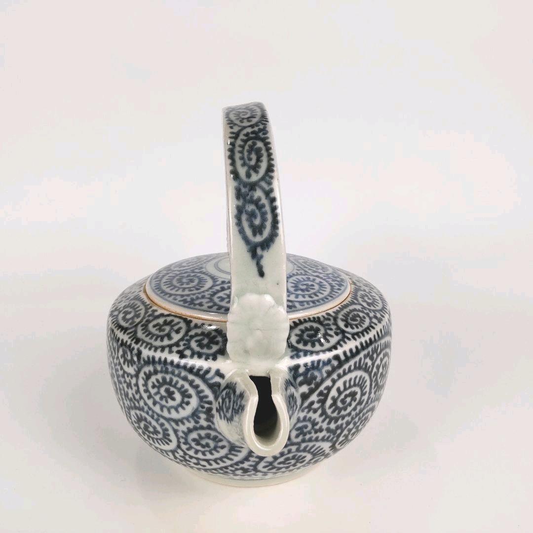 お値下げしました。古伊万里　染付　蛸唐草　銚子