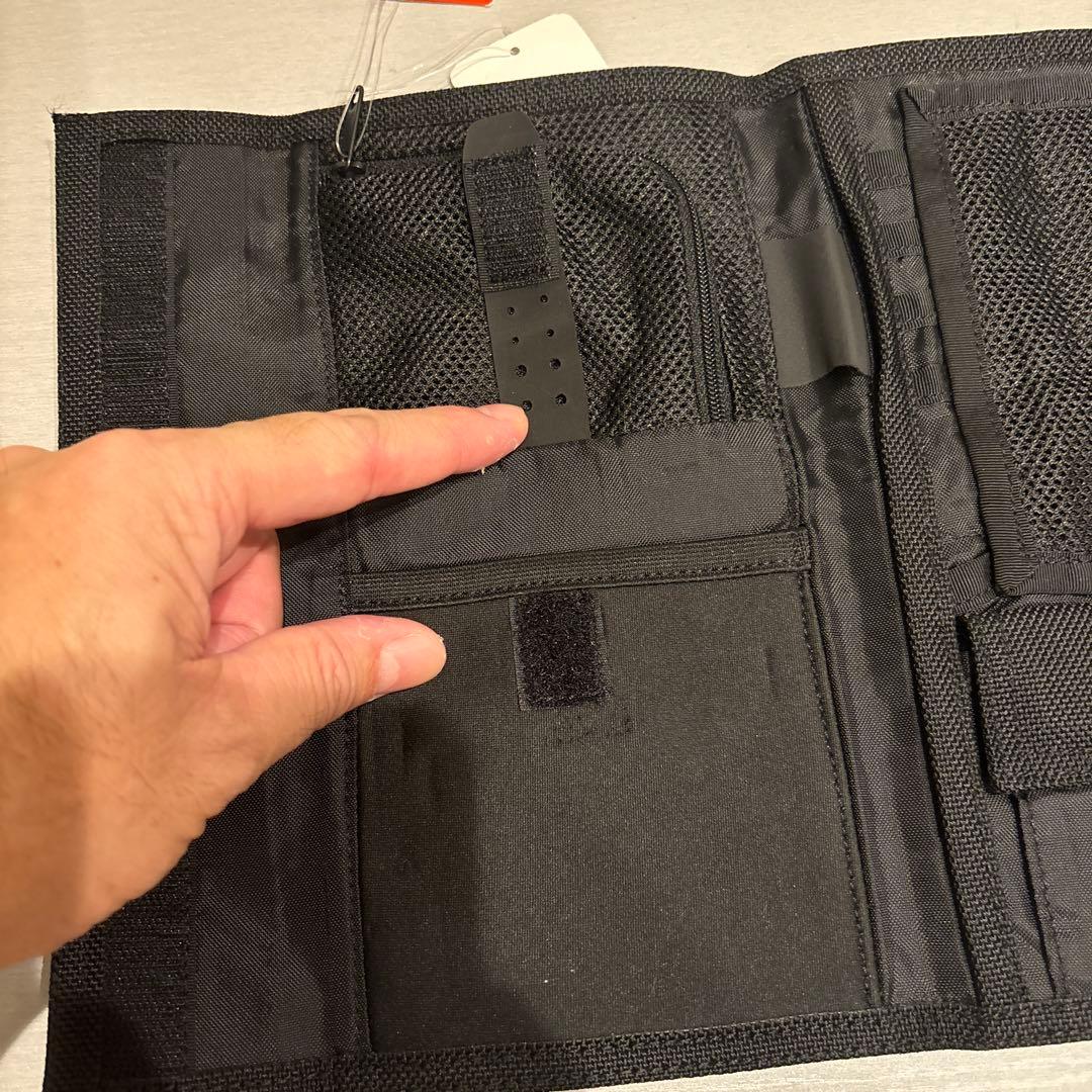 新品限定完売！ノースフェイスシャトルトラベルウォレット/ブラックパスポートケース