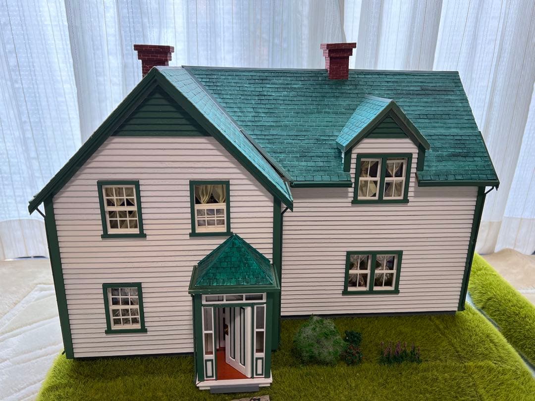 ①赤毛のアンの家　ドールハウス　完成品（家）