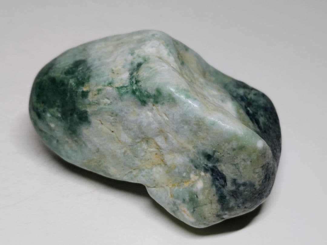 白緑 283g 翡翠 ヒスイ 原石 鑑賞石 自然石 誕生石 鉱物 鉱石 水石