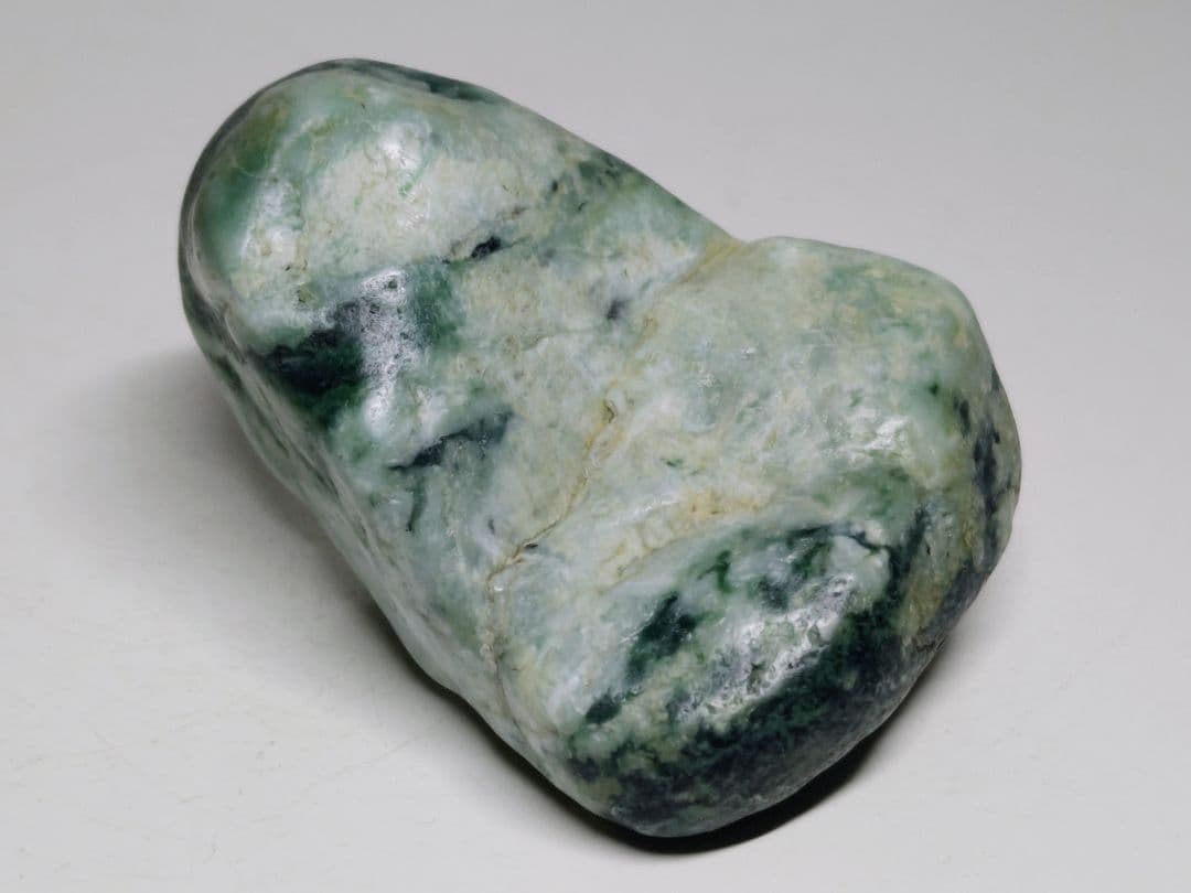 白緑 283g 翡翠 ヒスイ 原石 鑑賞石 自然石 誕生石 鉱物 鉱石 水石