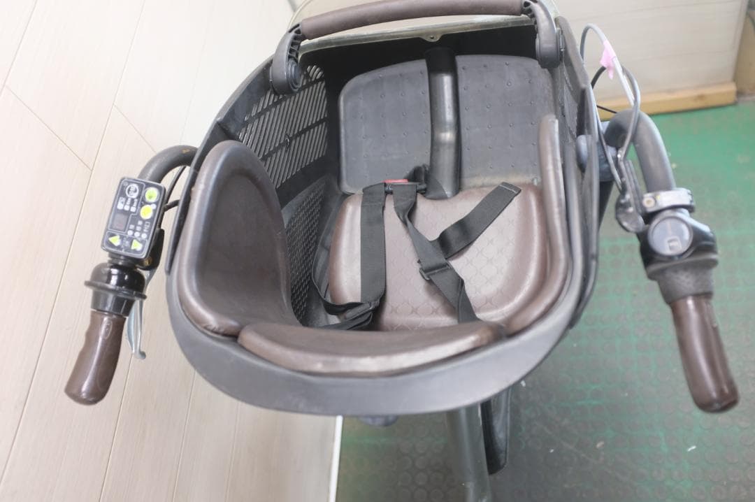 アッタス )ヤマハPAS　KISS 20インチ 3段8.7Ah　充電器無