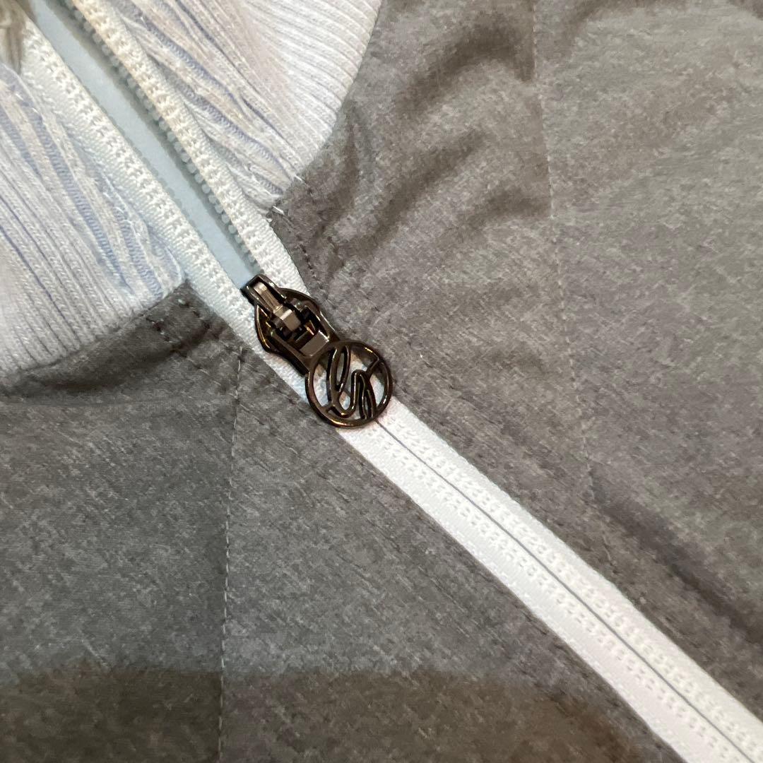 美品　汚れ無　定価5万　半額以下　高級ライン　デサントゴルフ　プレイダウン