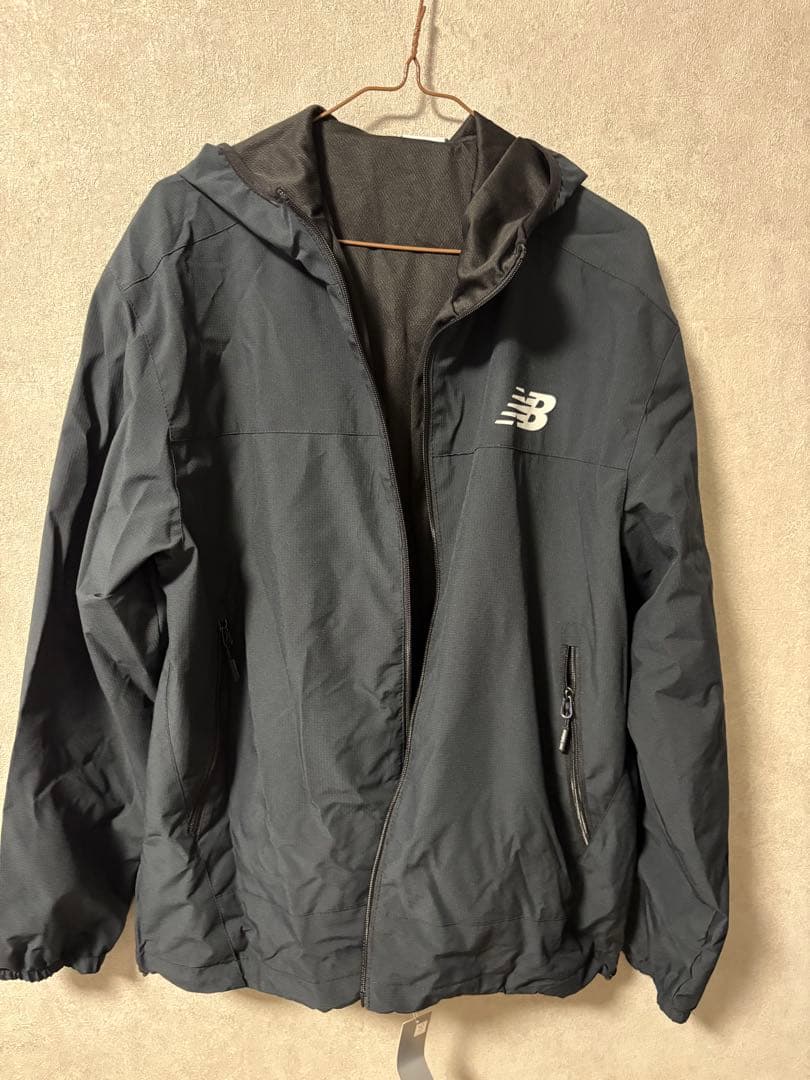 ニューバランス　パーカー　ウィンドブレーカー　新品未使用