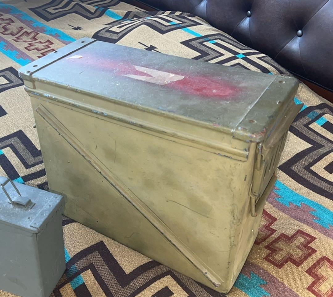 アンモボックス本物　米軍基地より重機関銃弾薬入れ　大サイズ