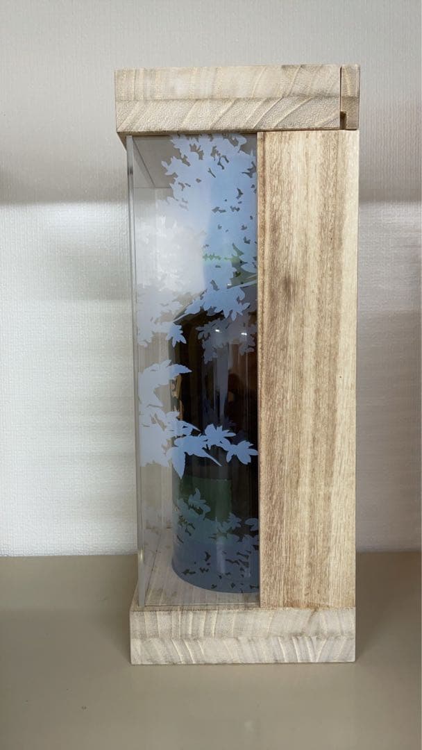 白州18年の限定版ウイスキー(Limited Edition)、木製ボックス付き