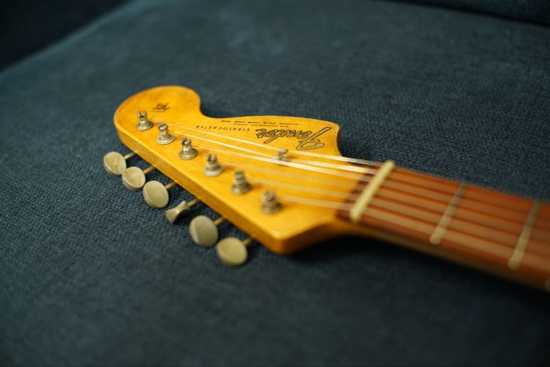 MJTボディ+FenderライセンスAllPartsネックコンポーネントストラト