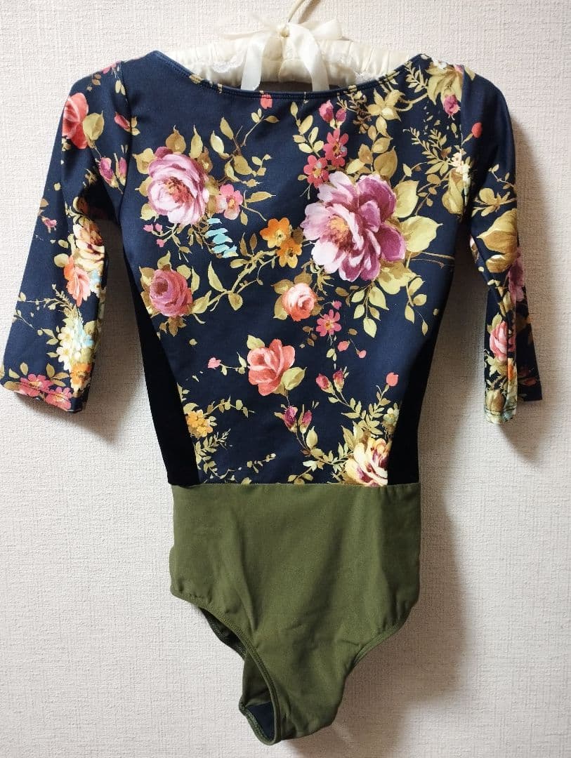 elevedancewear 　エレベ　花柄レオタード　L