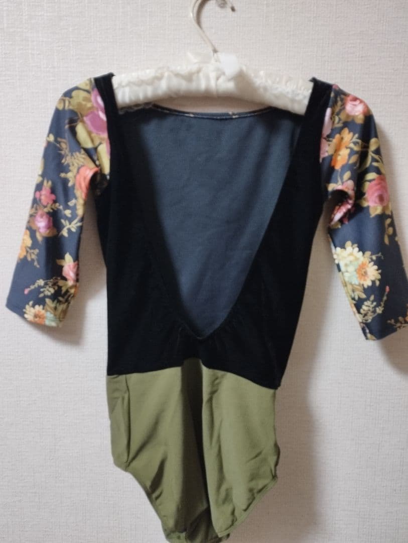elevedancewear 　エレベ　花柄レオタード　L