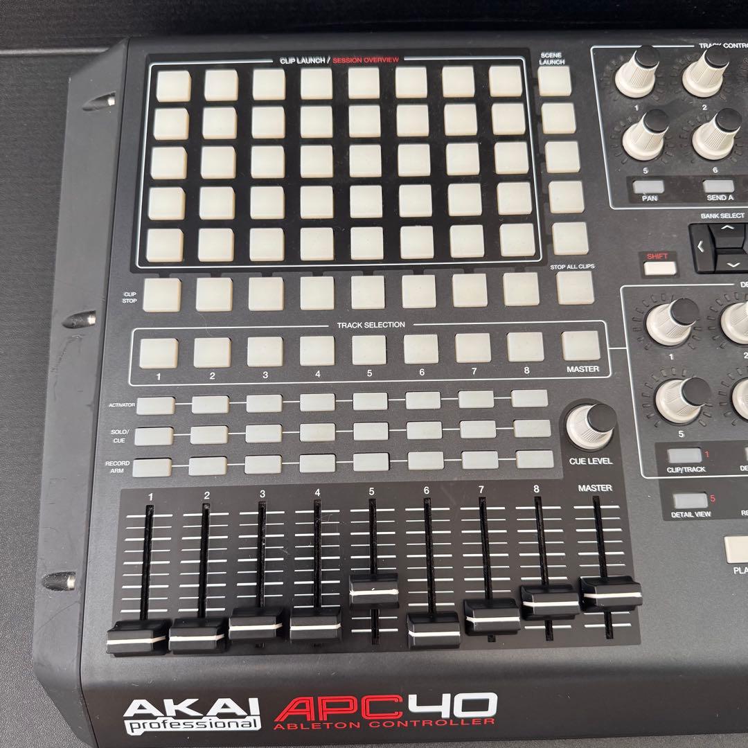 APC40 - AKAI Professional コントローラー