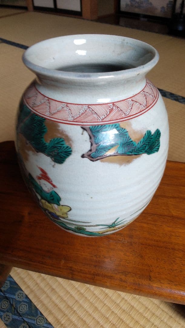 多色使いの陶器花瓶