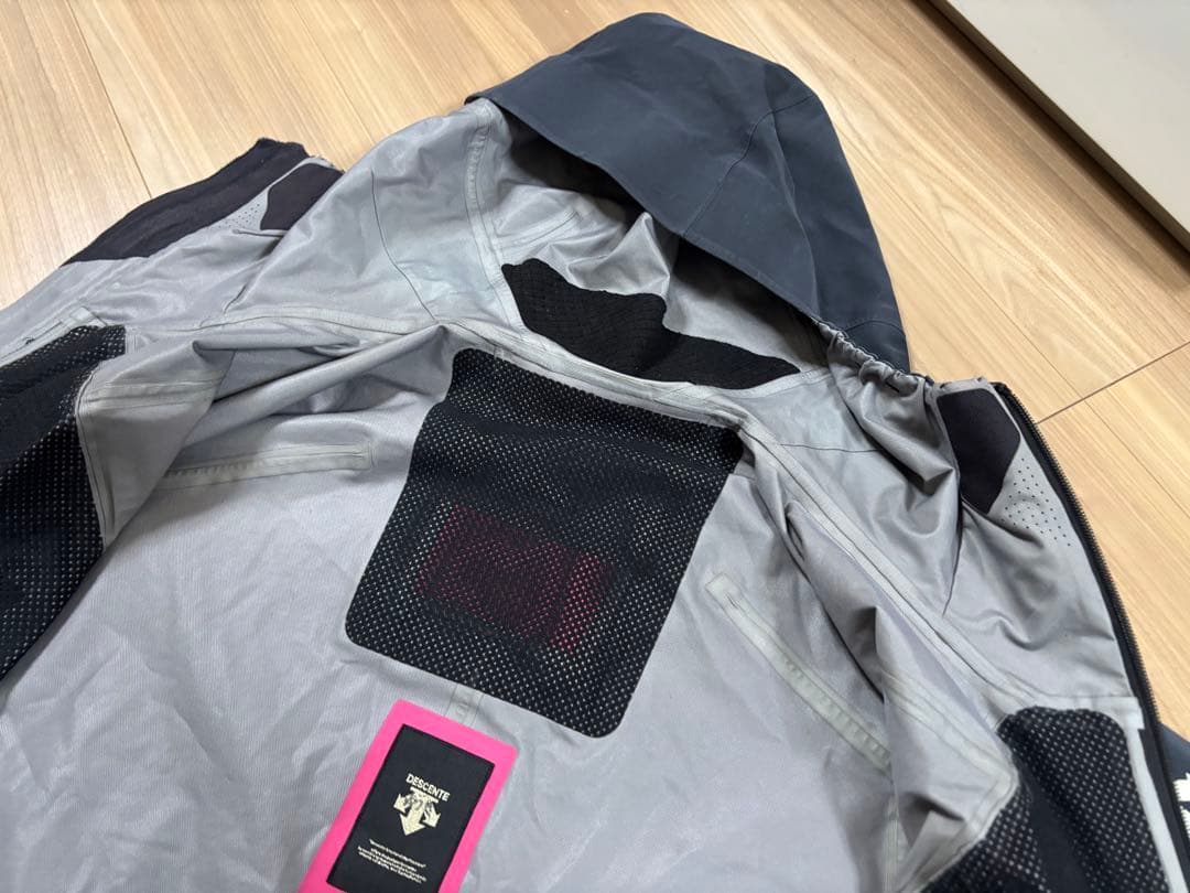 ★22年モデル★お洒落　非売品　選手用　デサントメイト　スキーウエア 上下　デモ