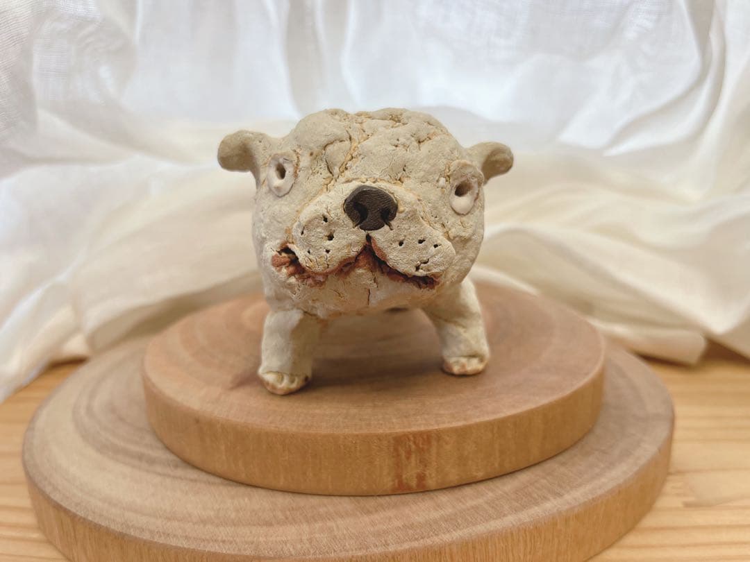 前川幸市　犬　ブルドッグ　置物　陶芸　作家　垂れ耳　白い犬