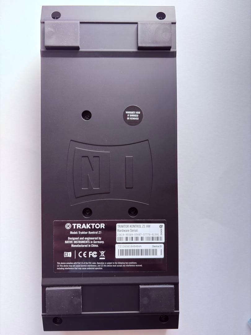TRAKTOR KONTROL Z1 DJコントローラー 動作確認済 ケース付