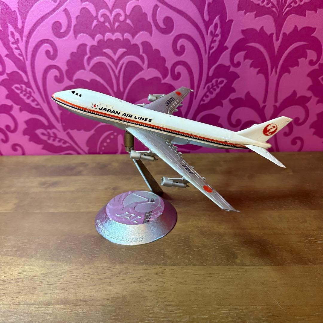 JA8101 JAL 日本航空　飛行機模型　メタル台座付　プルバックおまけ付き