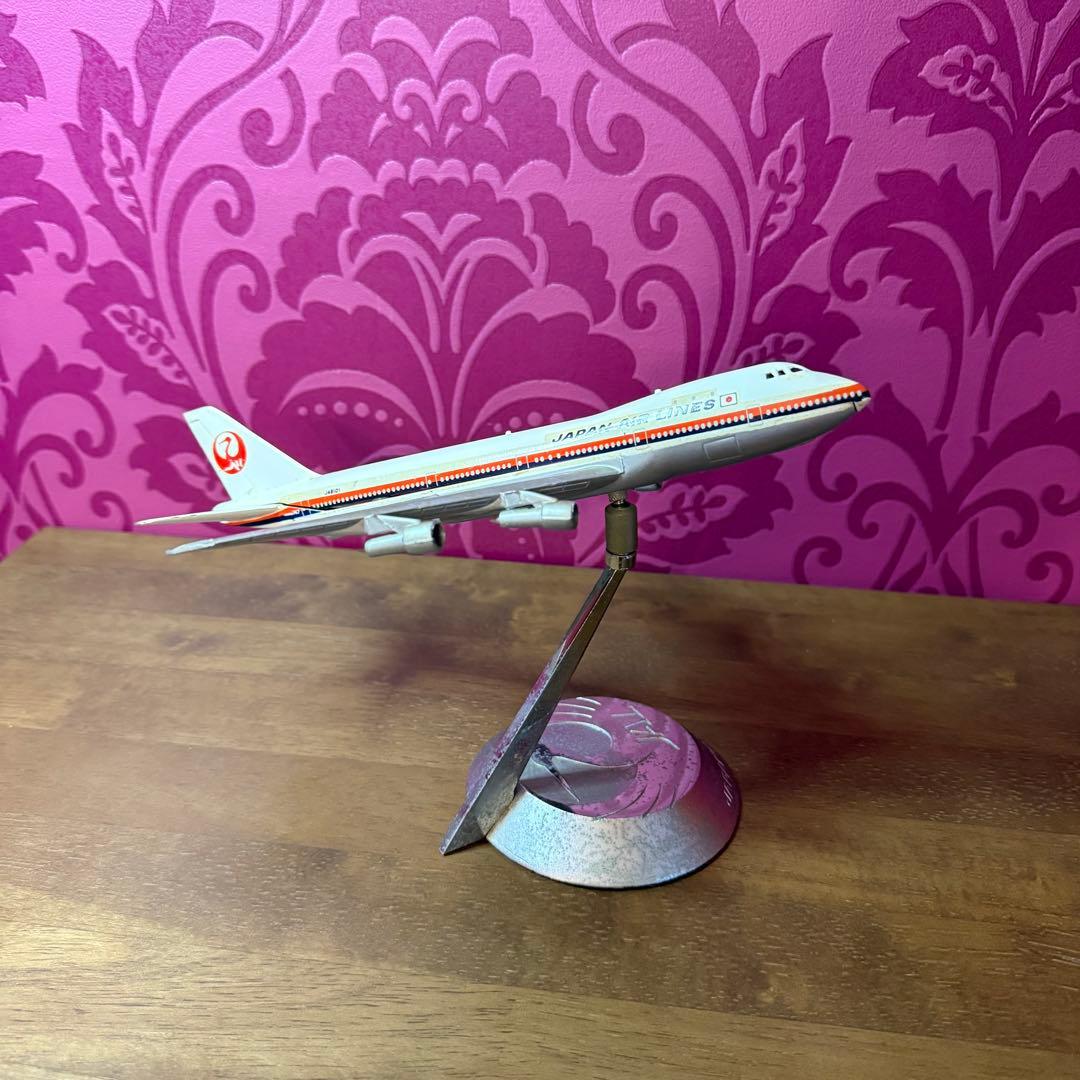 JA8101 JAL 日本航空　飛行機模型　メタル台座付　プルバックおまけ付き