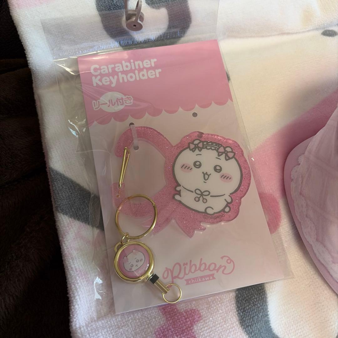 ちいかわ ダイカットタオルケット＆カラビナキーホルダー＆バニティセット♡