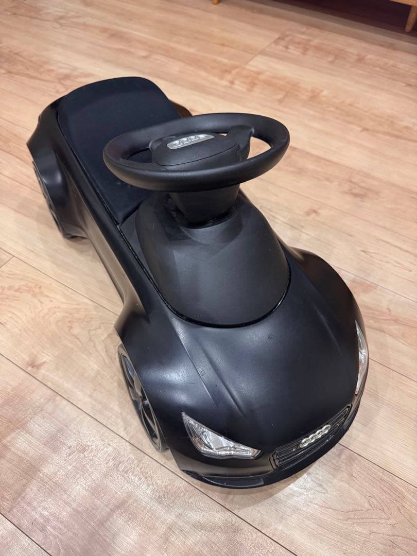 Audi TT 乗用玩具 スポーツカー　ジュニアクアトロ　おもちゃの乗り物