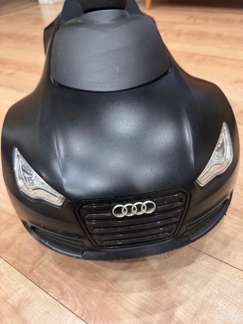 Audi TT 乗用玩具 スポーツカー　ジュニアクアトロ　おもちゃの乗り物