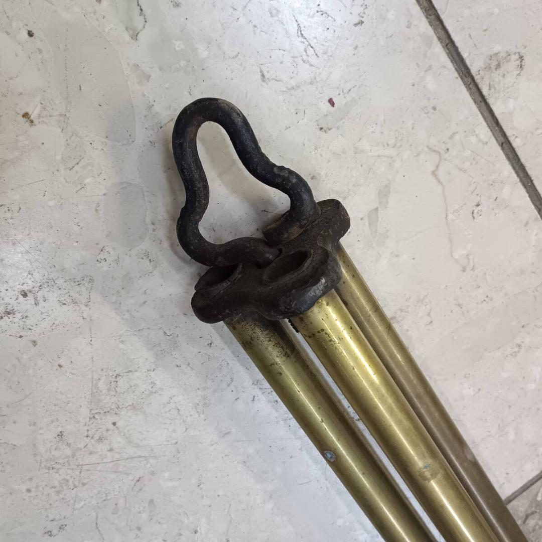 D512）真鍮製の自在鉤　松竹梅に鯉／囲炉裏道具　吊鈎