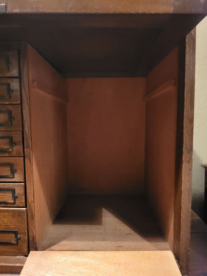 スライド扉　引き出し　7杯　ネームプレート　棚　書類ケース　収納棚　ヴィンテージ