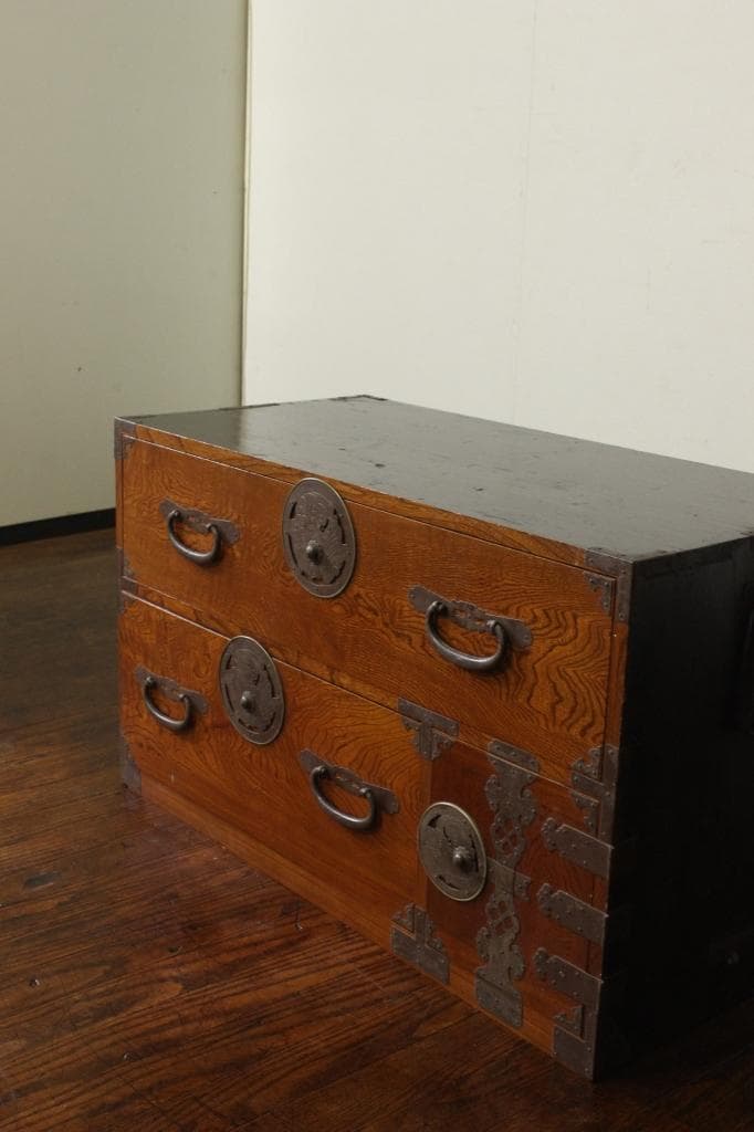 欅共縁！蝶覆輪！時代箪笥・四杯！和家具サイドボード古家具和モダンローチェスト古布