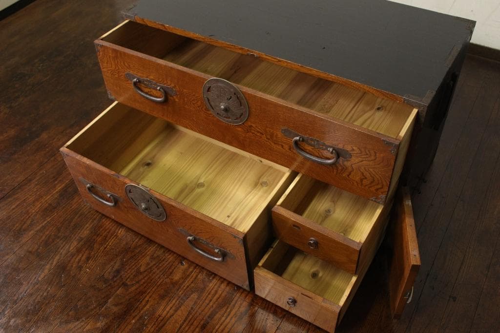 欅共縁！蝶覆輪！時代箪笥・四杯！和家具サイドボード古家具和モダンローチェスト古布