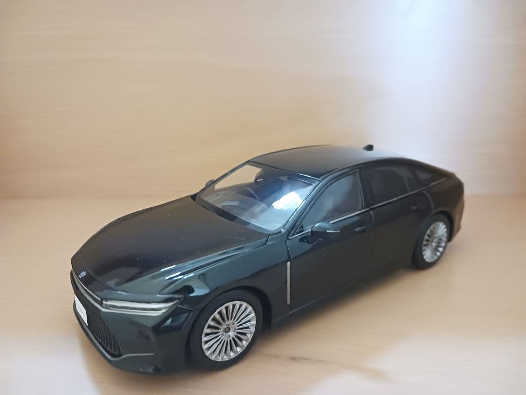 G*y様 最終値下げ！非売品クラウンセダン　1/30カラーサンプルミニカー 2色